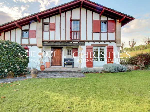 À vendre Urrugne - Villa vue montagnes à 15 minutes de Saint-Jean-de-Luz 