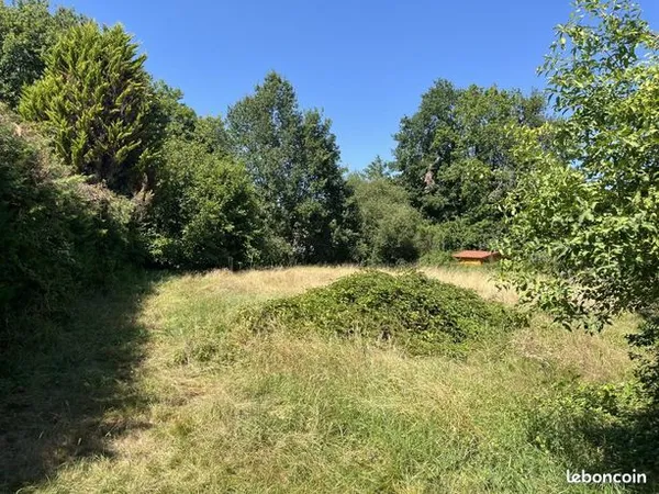 Terrain 823 m² 