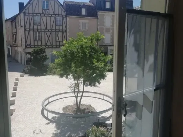 Location Studio meublé & lumineux - hyper centre historique Poitiers 