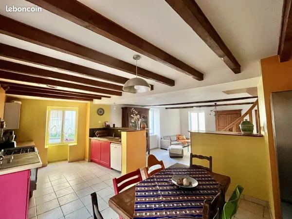 Maison en pierre 132 m² avec cour et grand hangar - Aveize 