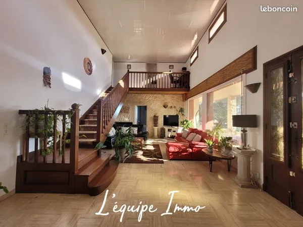 Maison 8 pièces 253 m² 