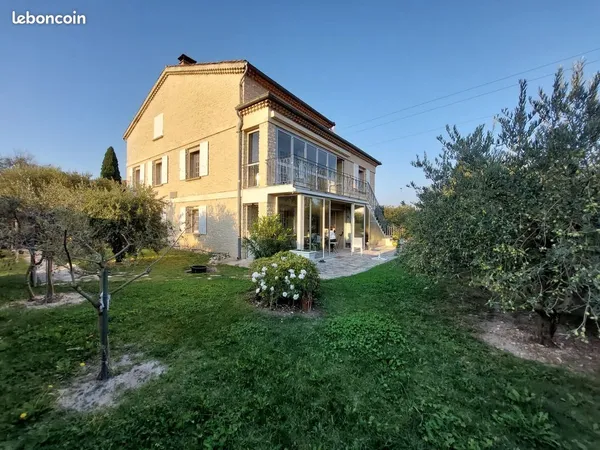 Maison 8 pièces 254 m² 