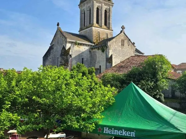 Bar, restaurant, tabac 278 m² Villetoureix 