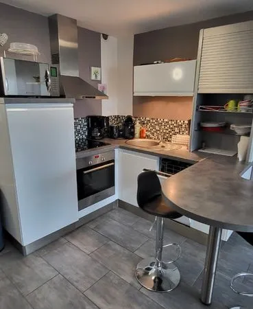 Grand studio cabine contemporain 