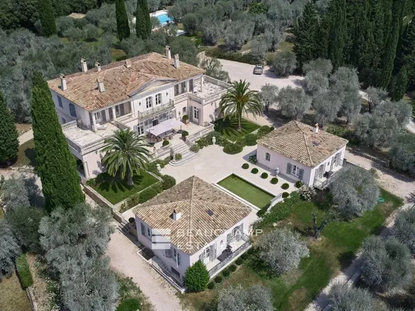 Domaine fermé avec 10 chambres - Grasse 