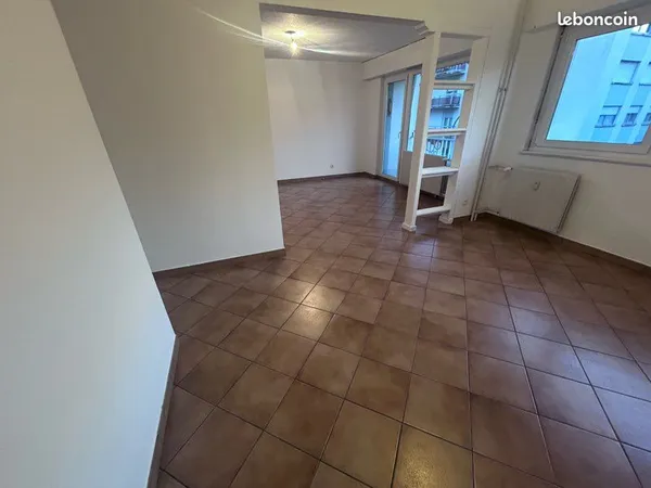 3 pièces de 83 m2- Balcon - Chauffage + eau inclus - 820 CC - Mulhouse 