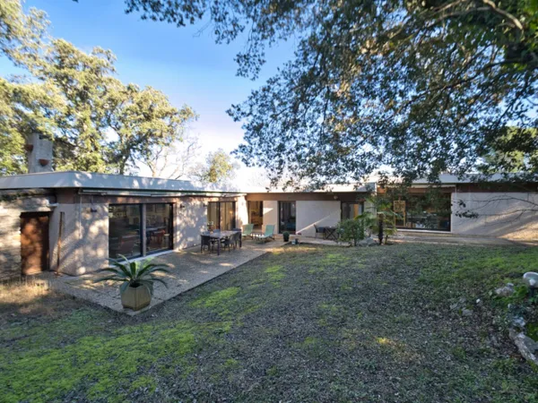 Villa d'architecte de 260 m² sur parcelle de 1 720 m² - Cadre ex 