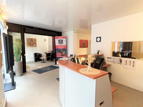 Local commercial 240 m² 