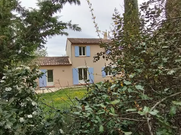 Maison T5 avec jardin garage parkings près d'Aix 