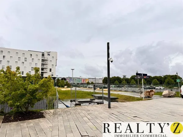 Boutique 2 pièces 872 m² 