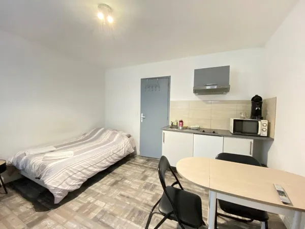 Studio 1 pièce 12 m² 