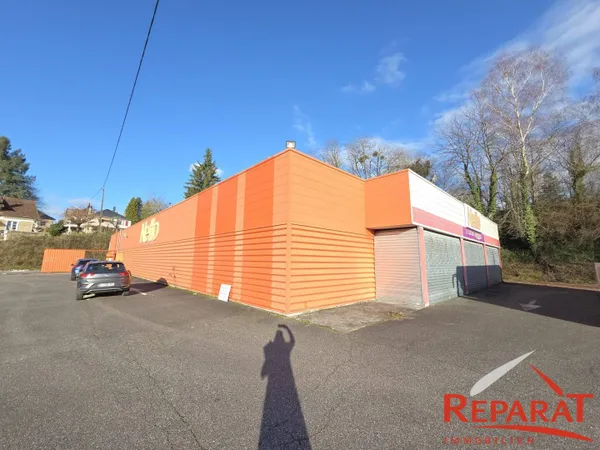 Local commercial 944 m² 