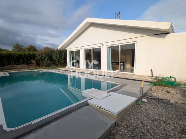 Maison familiale lumineuse avec jardin et piscine ? Environnement calme 