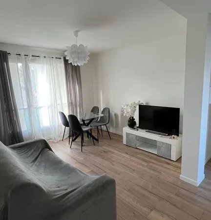 T3 meublé et refait à neuf à Viry-Châtillon - 1 minute du RER D, disponible immédiatement 