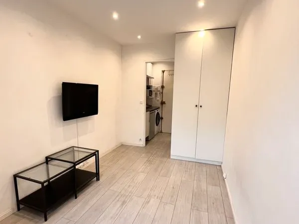 Studio refait à neuf avec balcon - Neuilly sur Seine 