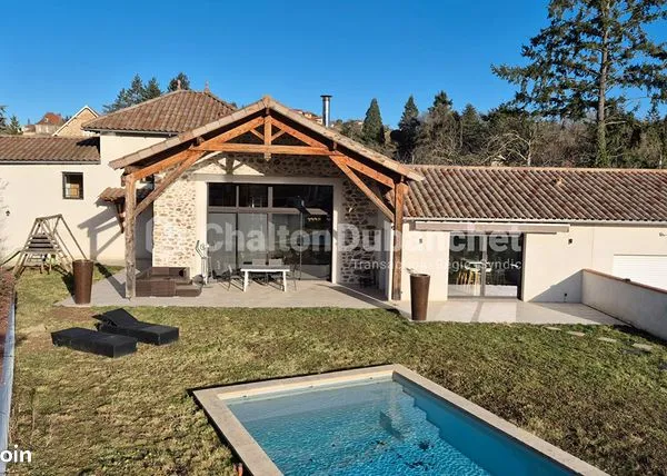 Maison 7 pièces 213 m² 