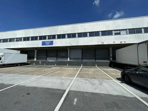 Entrepôt 3145 m² 