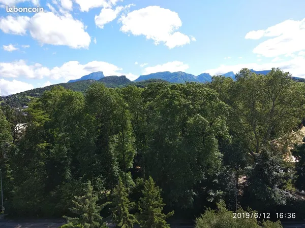 Appartement ensoleillé, spacieux T3 traversant belles vues sur les montagnes du Granier et Nivolet 