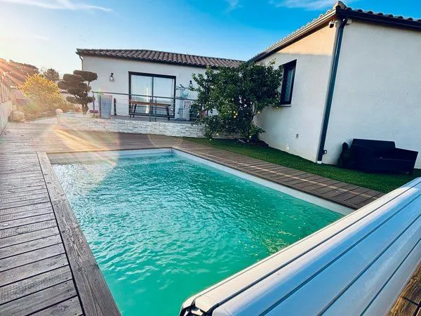Maison récente avec piscine 