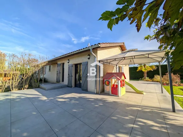 Maison de plain-pied 5 pièces 148 m² 