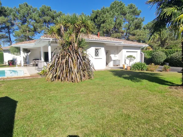 Belle maison 6 pièces de 138m2 avec jardin , piscine et gar 
