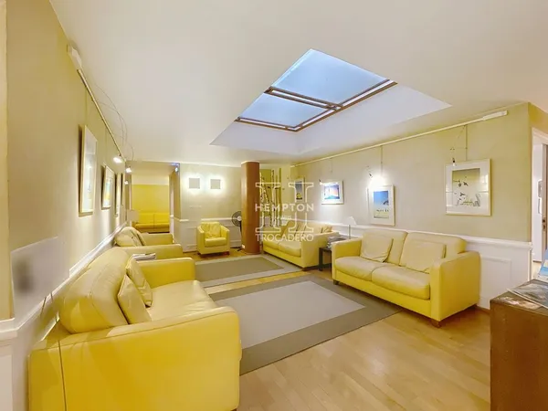 Local professionnel 229 m² 