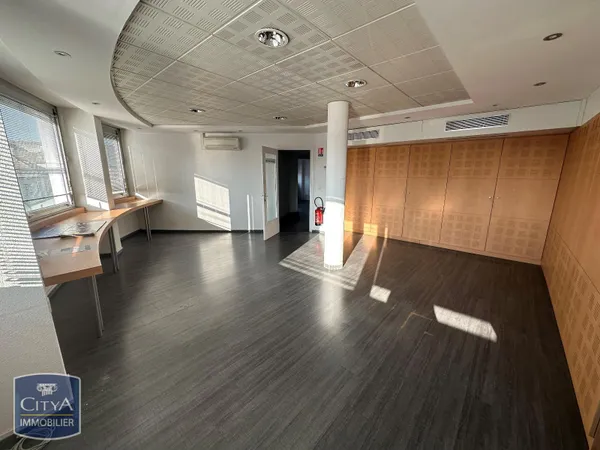 Local professionnel 78 m² 