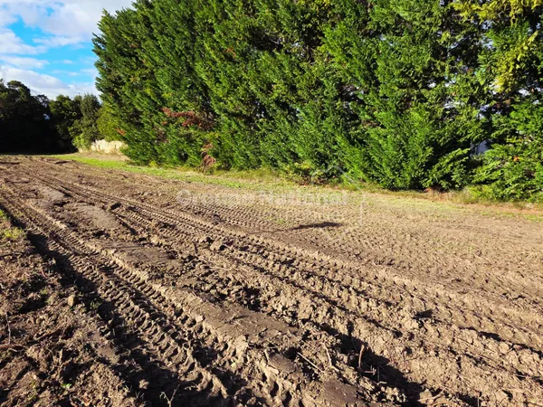 Terrain Tresques constructible 800m² viabilisé et PC 