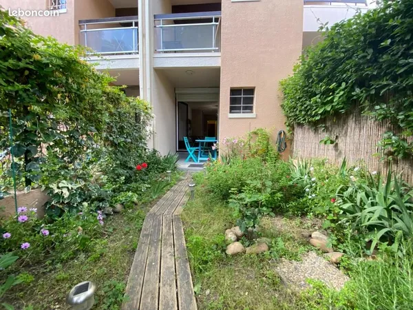 Studio 1 pièce 27 m² 