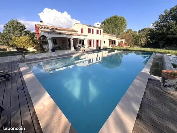 Villa 8 pièces 269 m² 