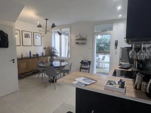 TOURS Ouest MAISON T5 renovée 3 chambres terrasse jardinet 
