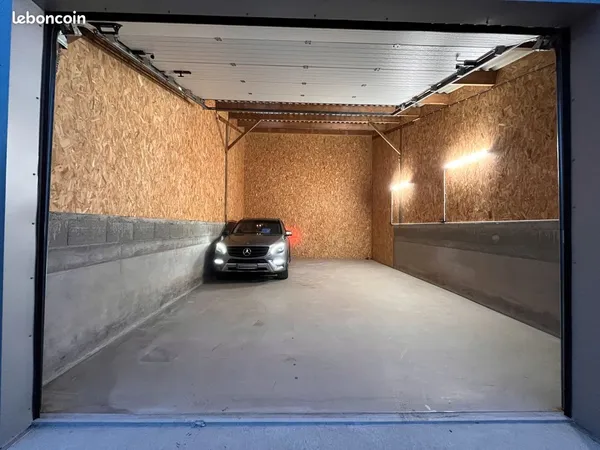 A louer Box de stockage de 53 m² avec électricité 