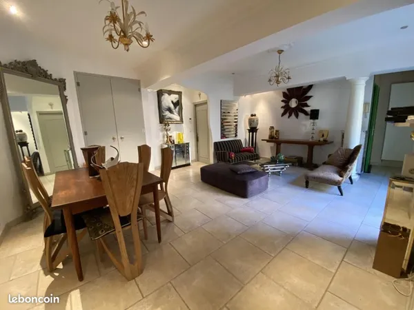 Maison 4 pièces 238 m² 