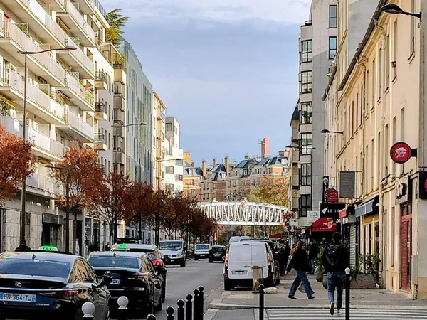 Place de stationnement entre les métros Cambronne et Emile-Zola 