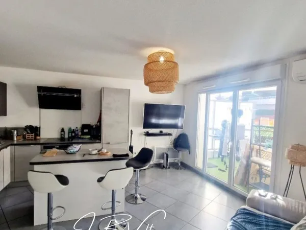 Appartrement T3 avec terrasse Sud et 2 places de parking 