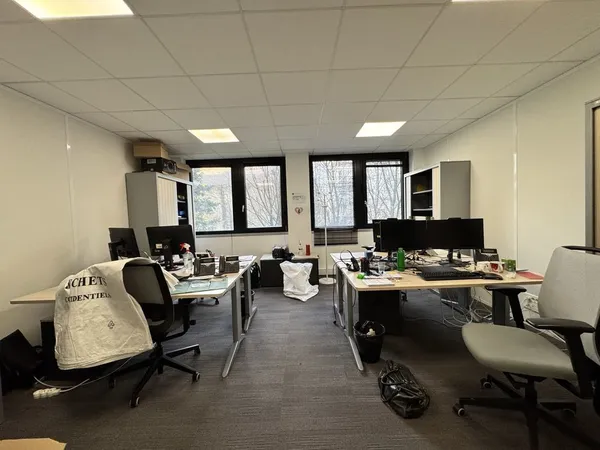Bureaux - A LOUER - 153 m² non divisibles 