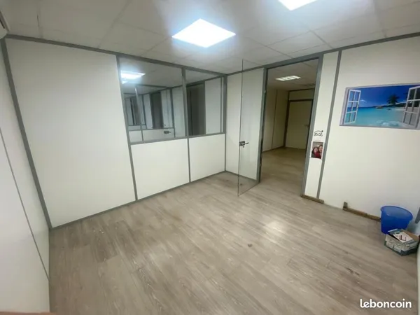 Local d'activité 235 m² 