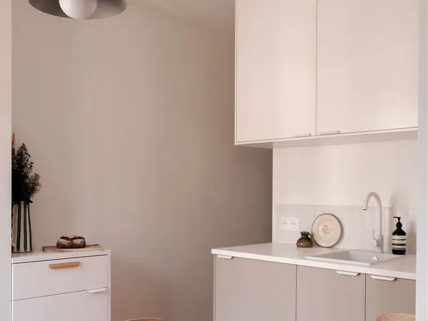 Apt 2 pieces design et lumineux- refait à neuf- Abbesses 
