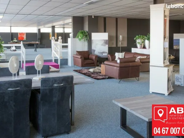 Local commercial 830 m² 
