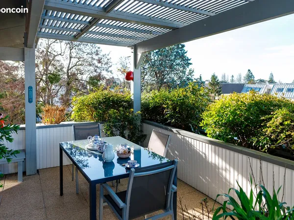 Appartement T3, 94m2, 3ème étage avec ascenseur, 2 chambres, 4 pièces, terrasse et balcon filant, 