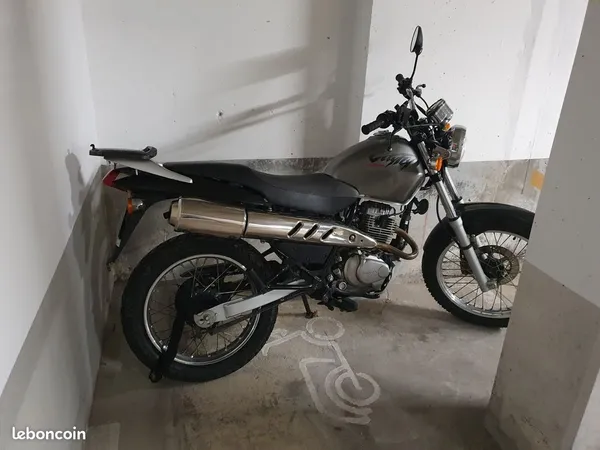 Parking moto Castellane Prado 