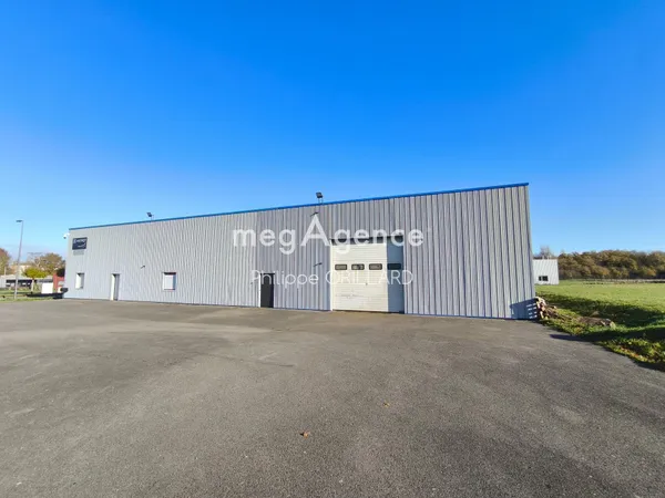 Local 550 m² Pouancé 