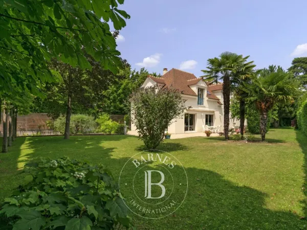 LE VESINET - VILLA CONTEMPORAINE - 5 CHAMBRES - SOUS SOL TOTAL 