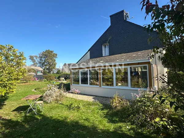 Maison en pierre, centre bourg à Caden ! 