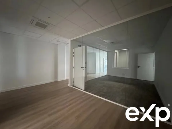Bureaux 182 m² 
