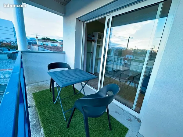 Studio meublé 24 m² - Place de parking et balcon 