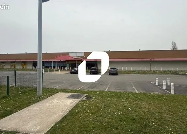 Local commercial 3300 m² 