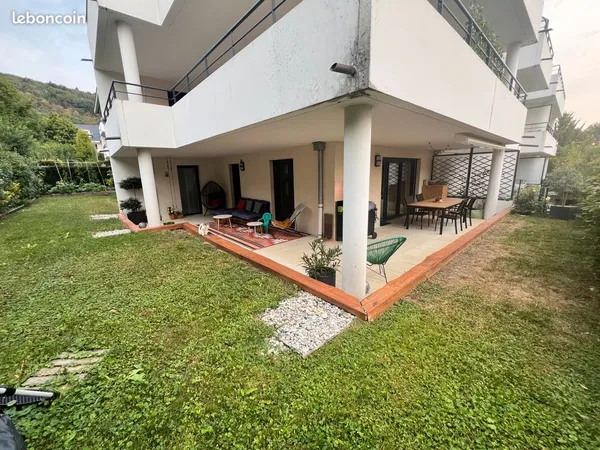 Appartement traversant T4 de 91m2 avec terrasse et jardin 