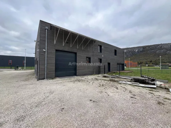 Local d'activité 420 m² 