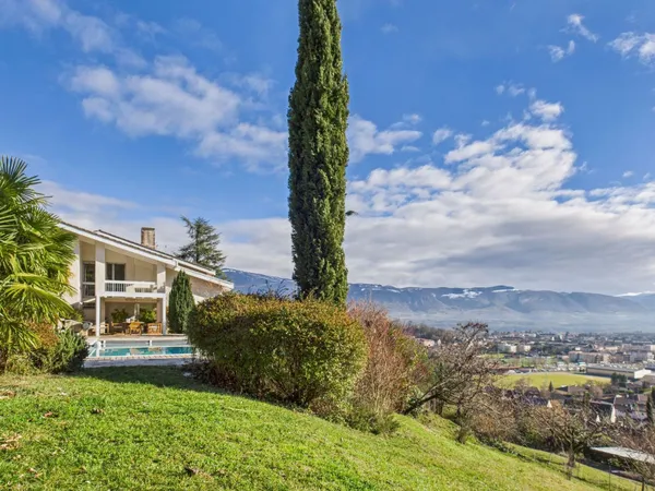 Maison 7 pièces 260 m² 